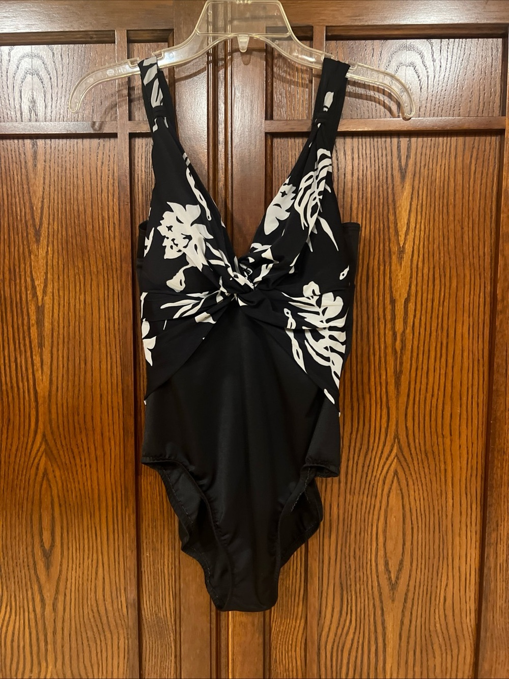 Miraclesuit One Piece Swimsuit Size 8 Black White Floral Twist Tummy Control